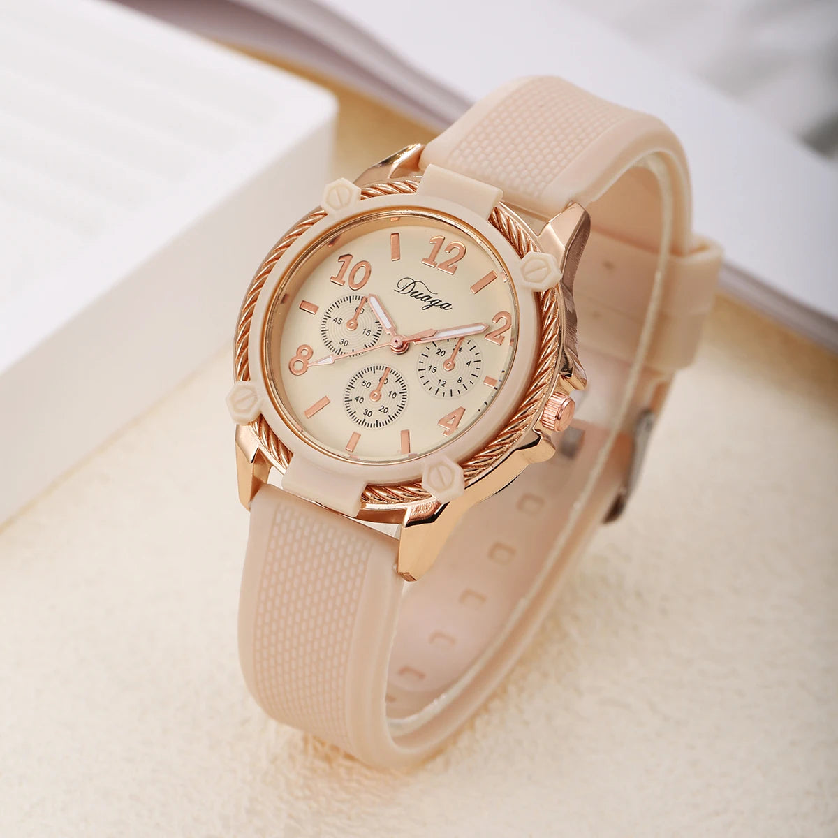A ladies' fashionable, simple, elegant and lovely ladies' fashion watch, a romantic holiday gift for oneself/girlfriend/mother/f