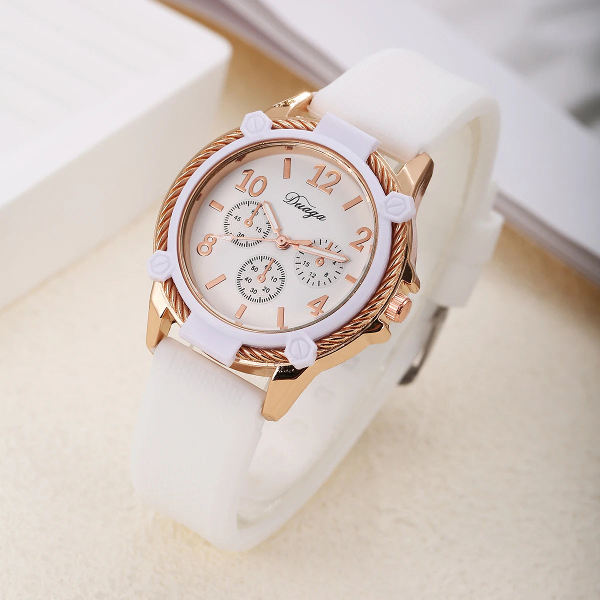 A ladies' fashionable, simple, elegant and lovely ladies' fashion watch, a romantic holiday gift for oneself/girlfriend/mother/f