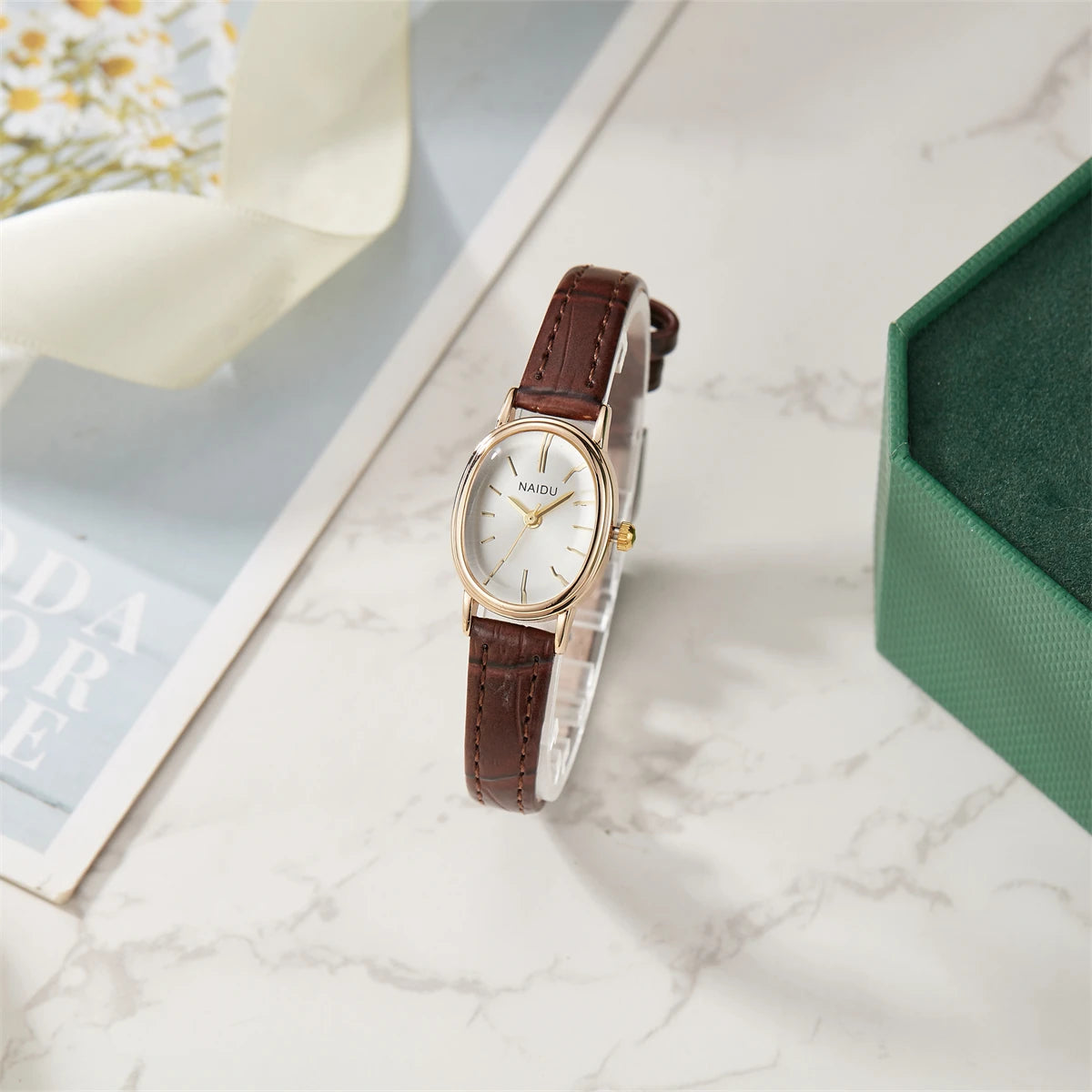 Elegant and fashionable ladies watch simple smooth dial oval case ladies quartz watch