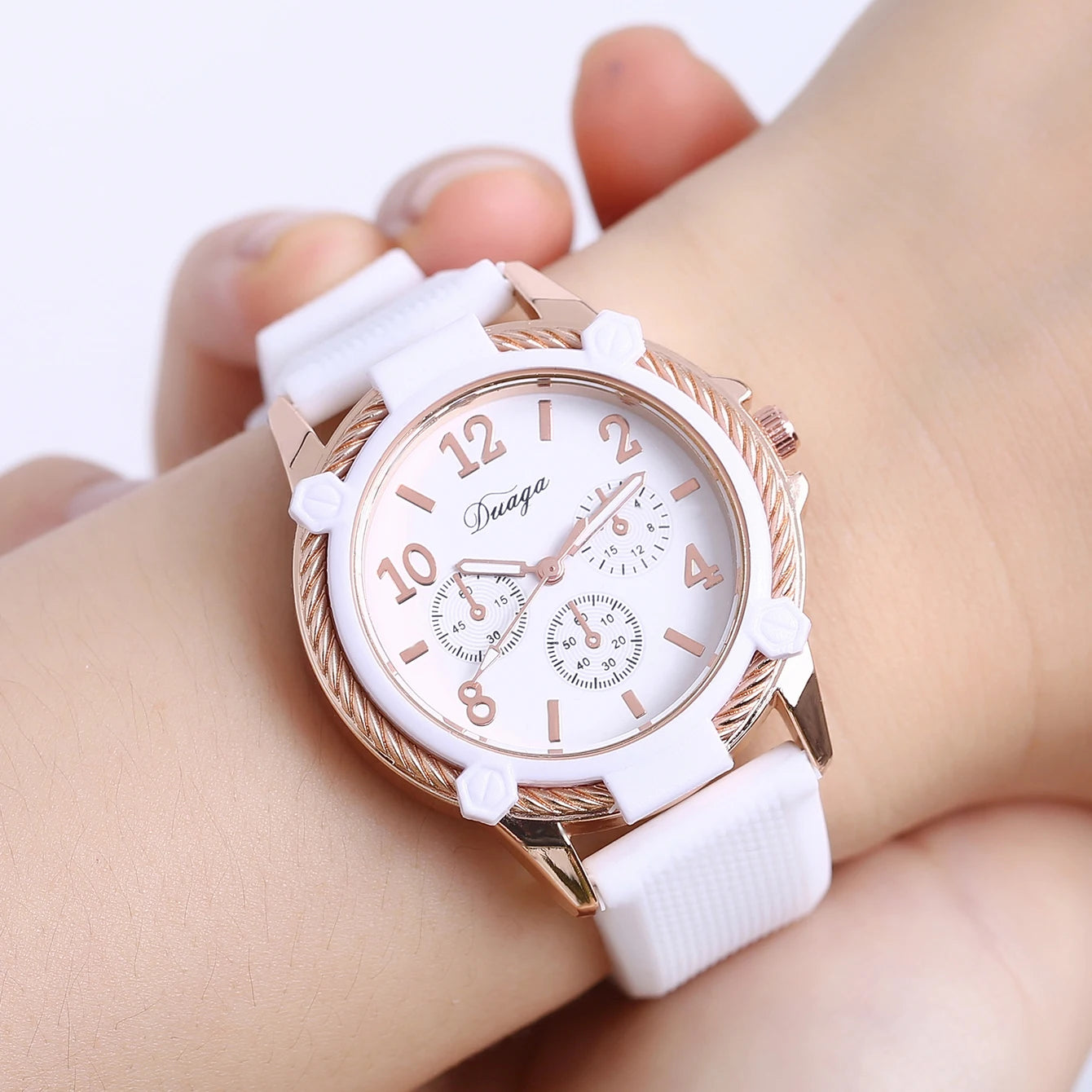 A ladies' fashionable, simple, elegant and lovely ladies' fashion watch, a romantic holiday gift for oneself/girlfriend/mother/f